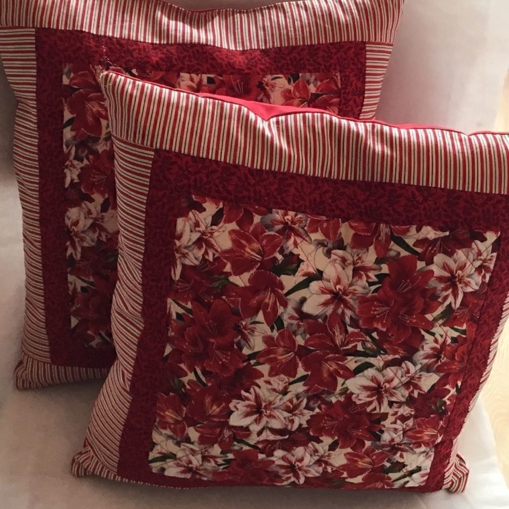 HALF PRICE SALE $23. NWT Hand Crafted Quilted Holiday Amaryllis Pillow Set 2 PC.